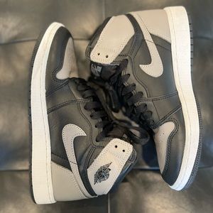 Air Jordan 1 Retro OG Shadow sz 5Y